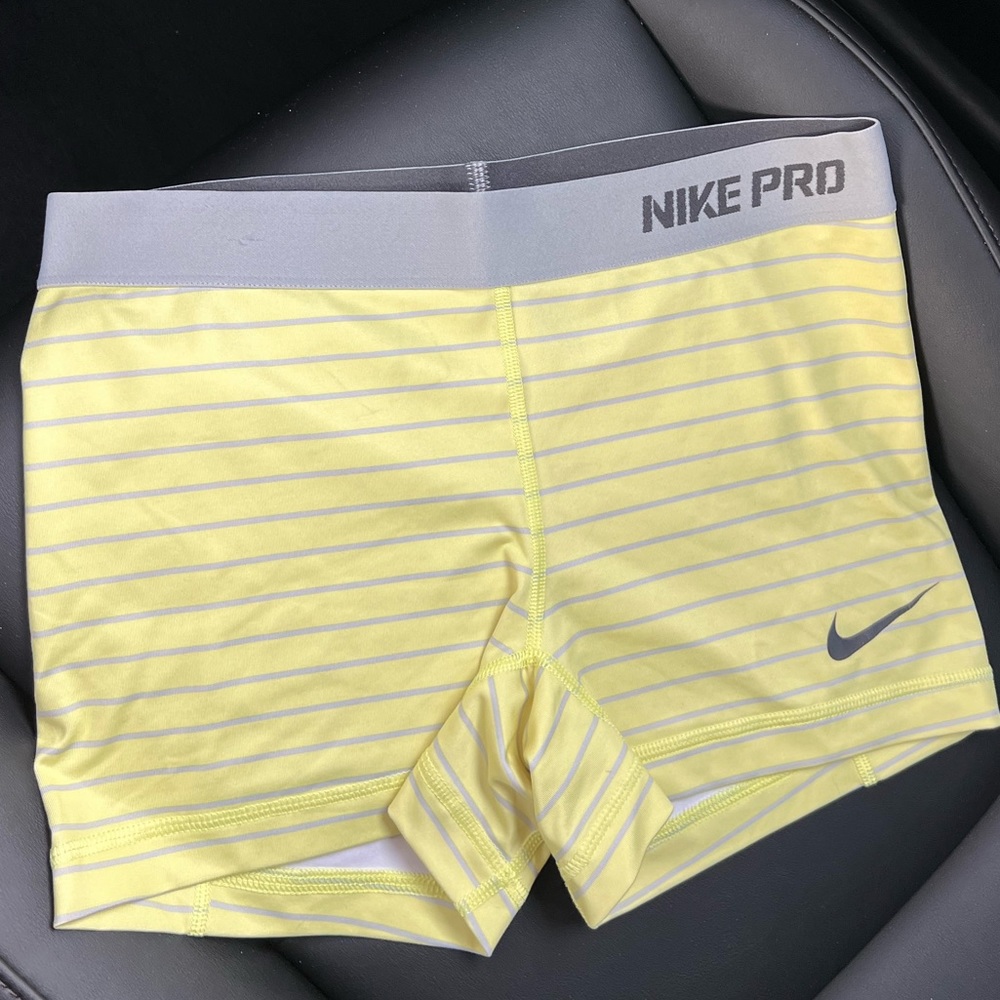 women's shorts Nike Pro